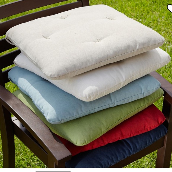 NWOT Pottery Barn Tufted Outdoor Dining Chair Cushion - Picture 4 of 6